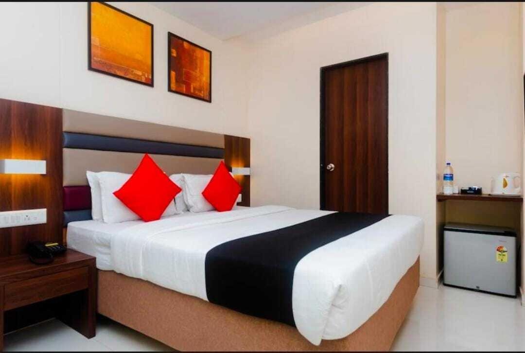 Hotel Regal International - Near Mumbai International Airport Andheri East Exterior photo