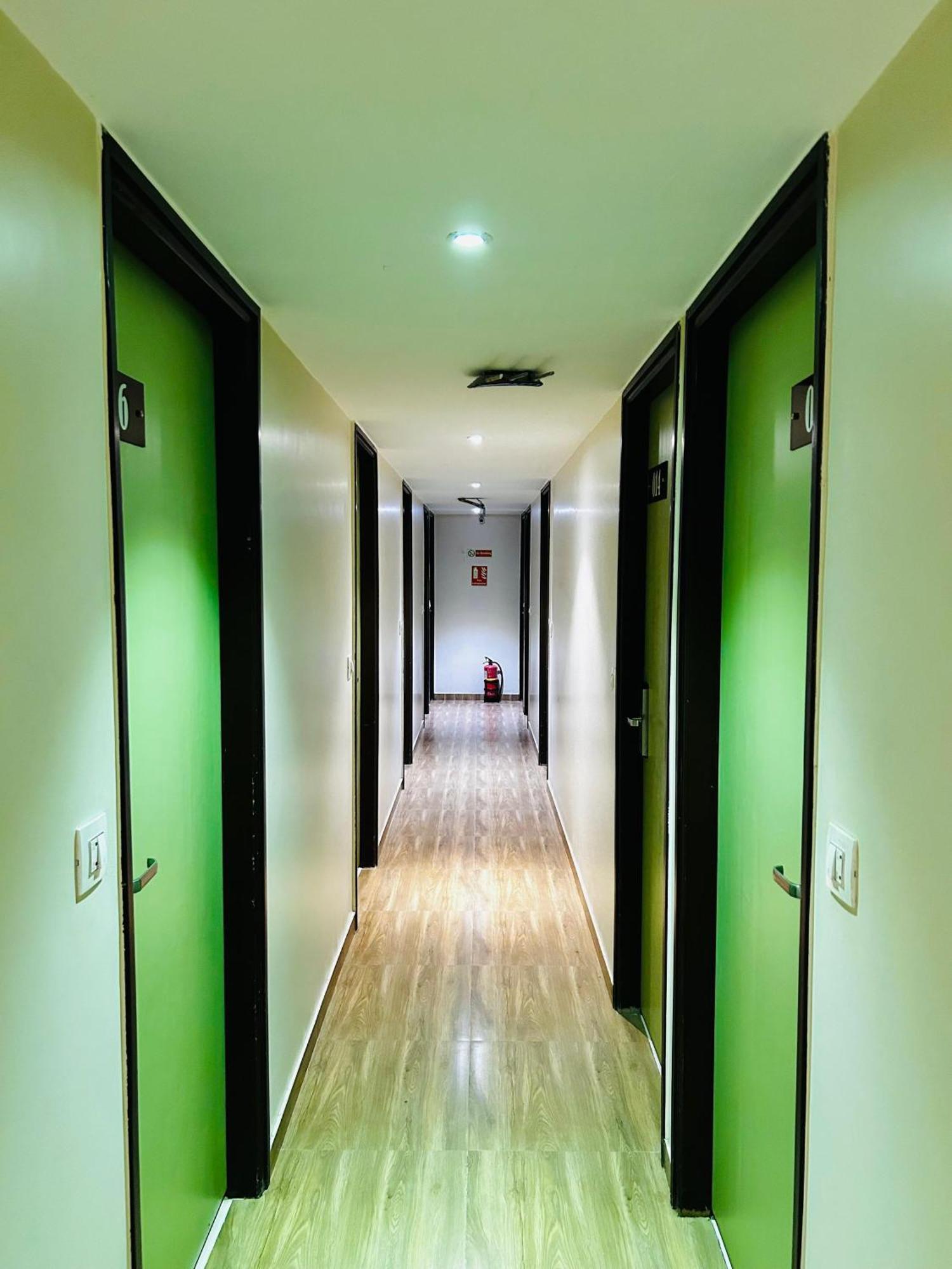 Hotel Regal International - Near Mumbai International Airport Andheri East Exterior photo